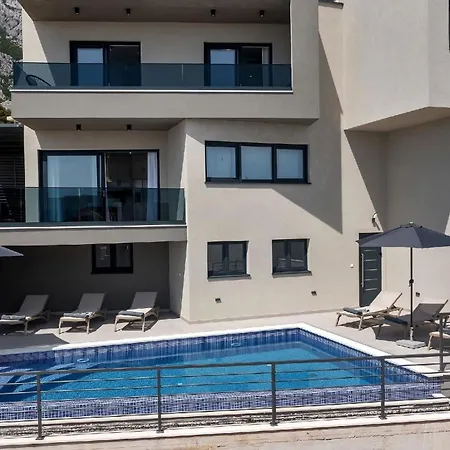 Vip In Mit Beheiztem Pool Und 4 Schafzimmern * Makarska