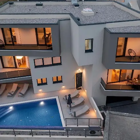 Vip In Mit Beheiztem Pool Und 4 Schafzimmern * Makarska