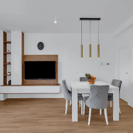 Holiday home Vip In Mit Beheiztem Pool Und 4 Schafzimmern Makarska