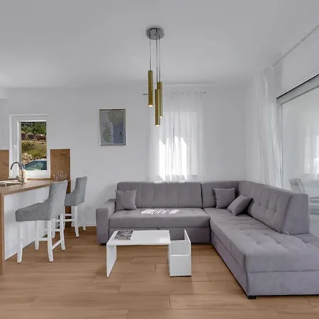 Vip In Mit Beheiztem Pool Und 4 Schafzimmern Holiday home
